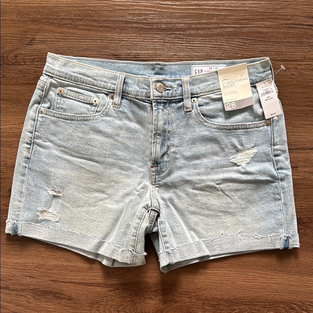 NWT GAP Women 5” Girlfriend Short